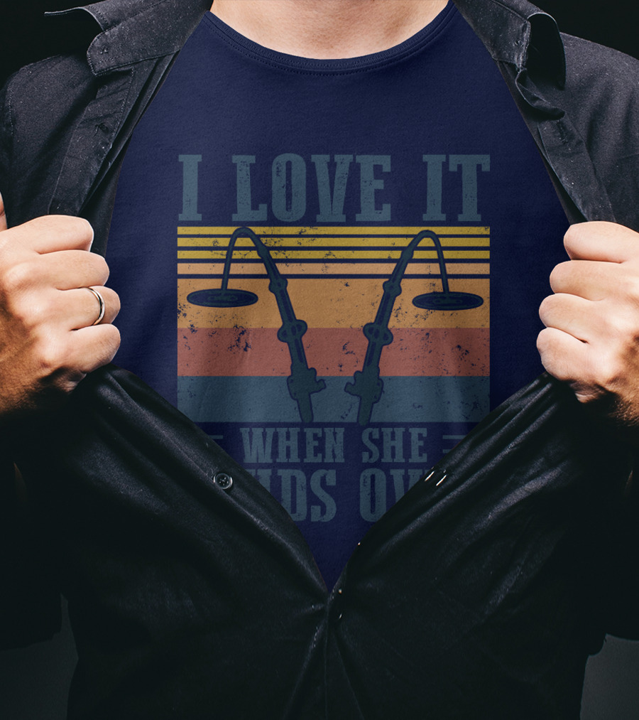 I Love It When She Bends Over Vintage Fishing Rods Retro Lines T-Shirt