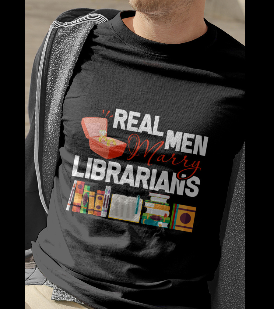 REAL MEN MARRY LIBRARIANS Books Rings T-Shirt