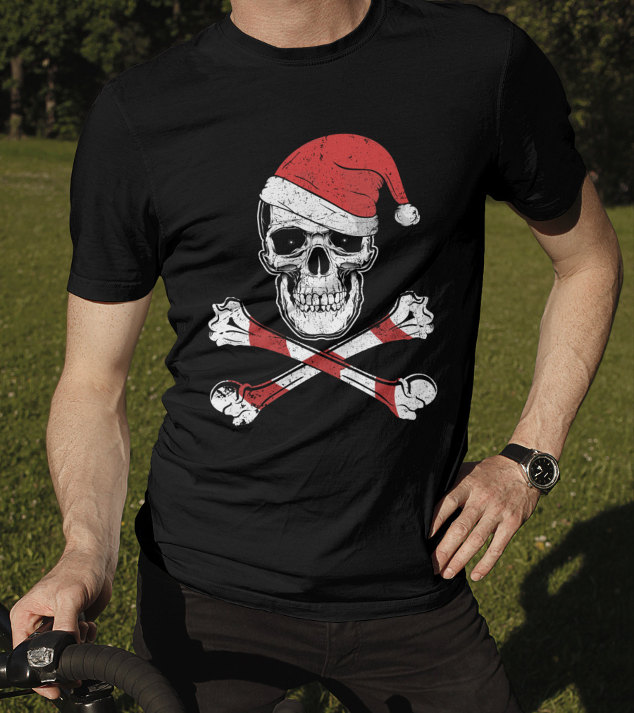 Pirate Jolly Roger Santa Hat Skull Christmas T-Shirt