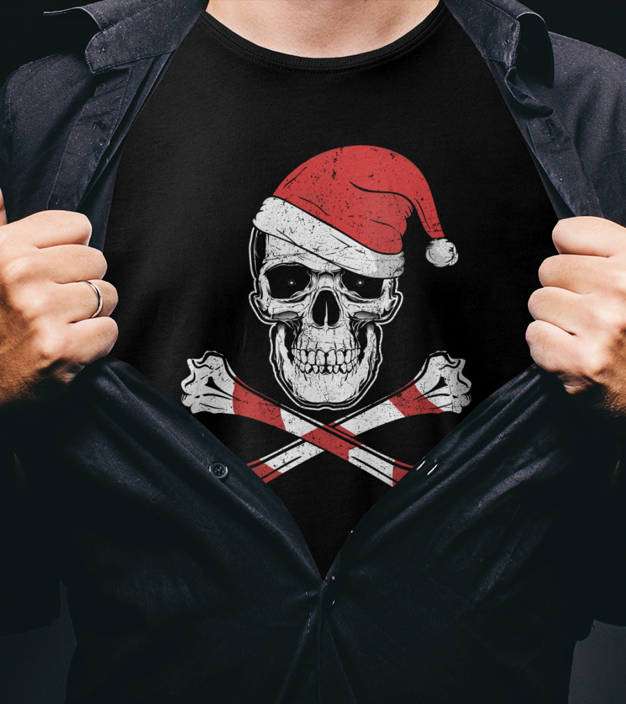 Pirate Jolly Roger Santa Hat Skull Christmas T-Shirt