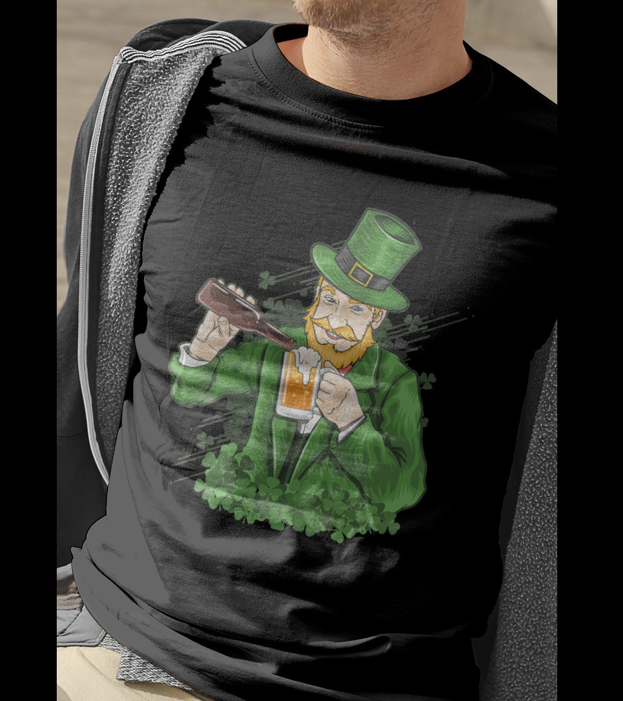 St Patrick's Day Leprechaun Pouring Shamrock Beer T-Shirt