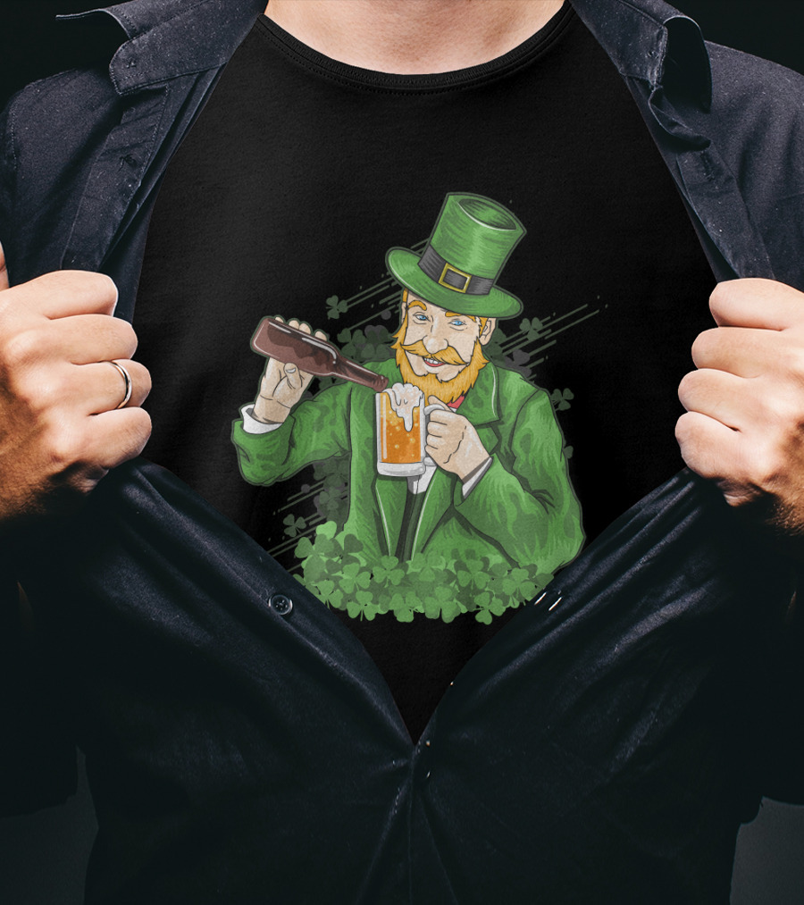 St Patrick's Day Leprechaun Pouring Shamrock Beer T-Shirt