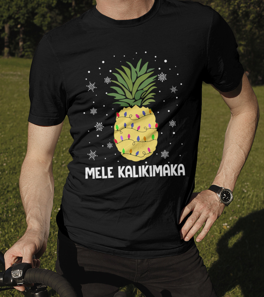 Mele Kalikimaka Pineapple Christmas Lights And Snowflakes T-Shirt