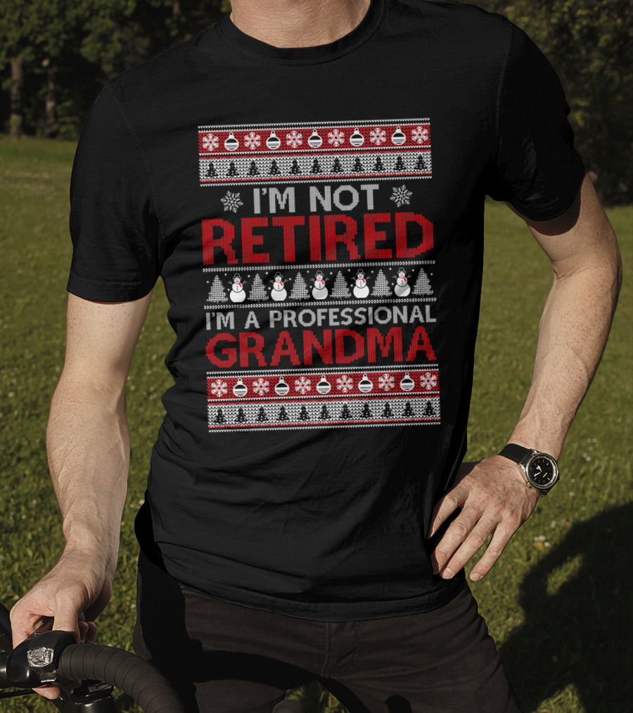 I'm Not Retired I'm A Professional Grandma Snowflakes Christmas T-Shirt