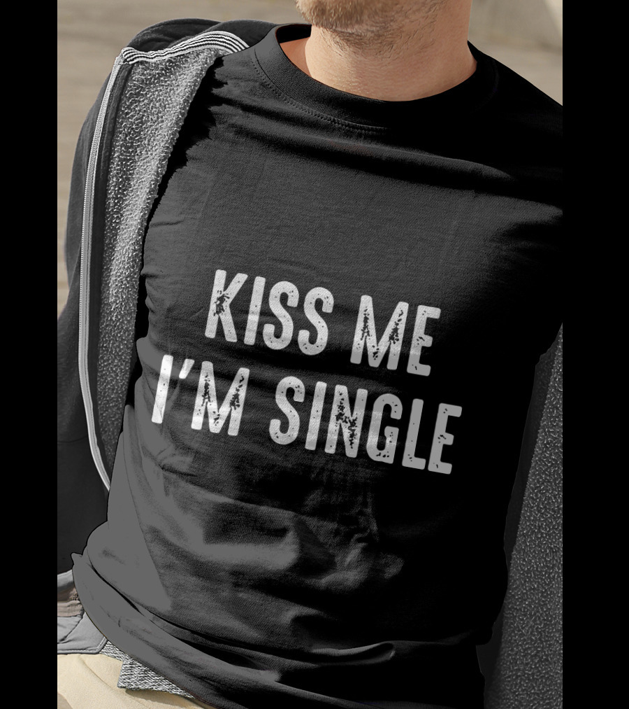 Kiss Me I'm Single Valentines Day T-Shirt