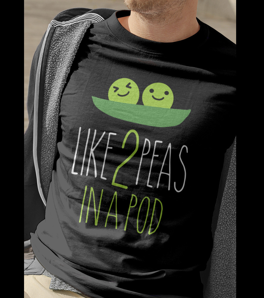 Like 2 Peas IN A Pod Two Smiling Green Peas IN Green Pod T-Shirt