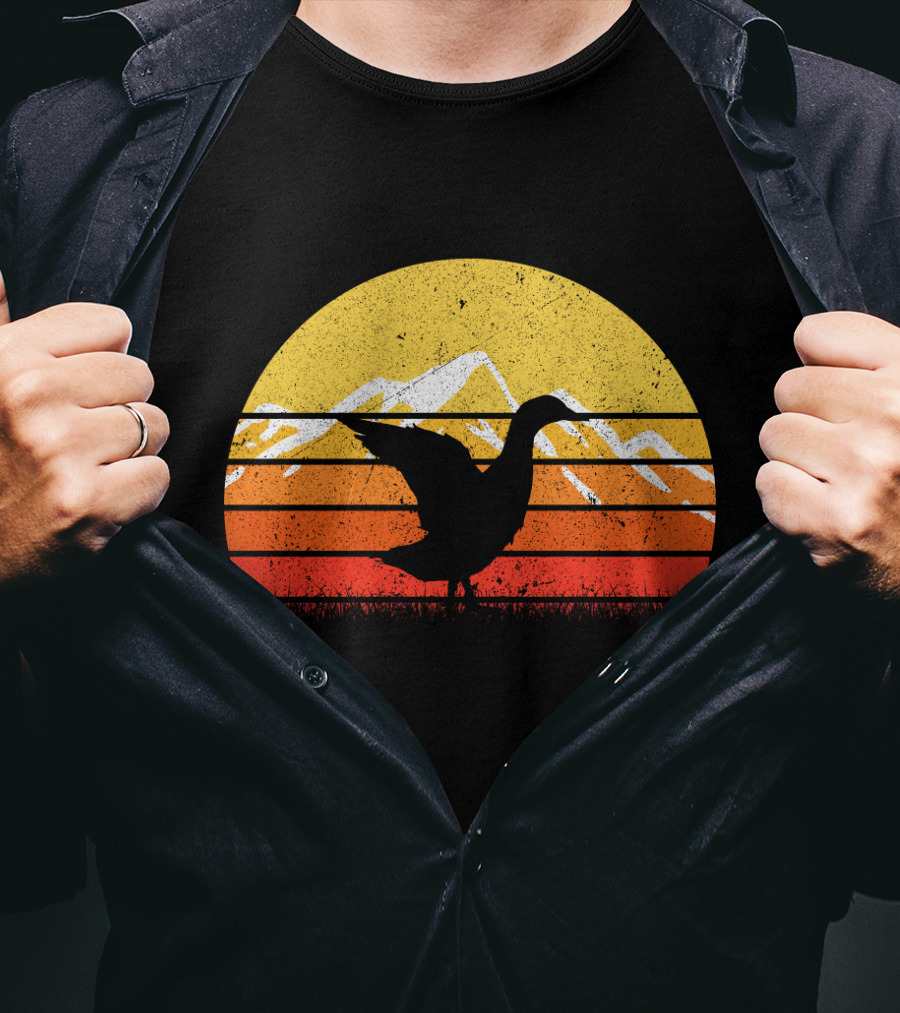 Retro Vintage Duck Silhouette With Sunset And Mountain Stripes T-Shirt