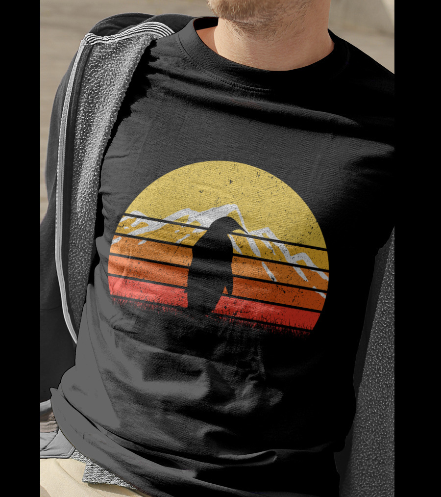 Retro Vintage Penguin Sunset Mountain T-Shirt