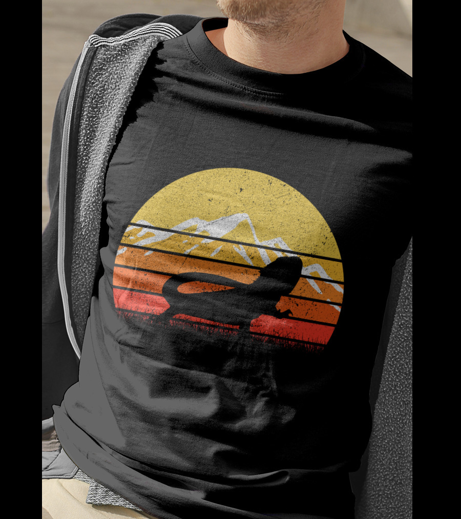 Retro Vintage Bearded Dragon Sunset Silhouette Mountain Stripe T-Shirt