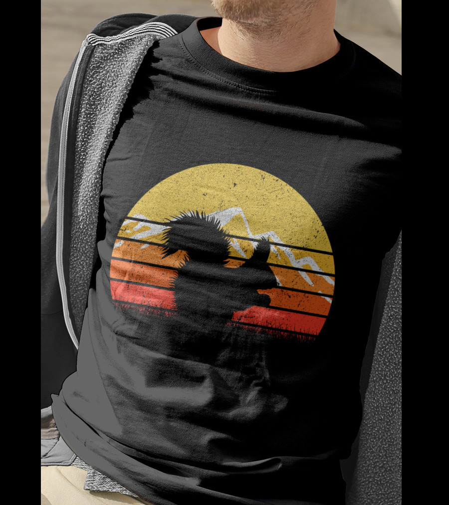 Retro Vintage Squirrel Sunset Silhouette With Mountains T-Shirt