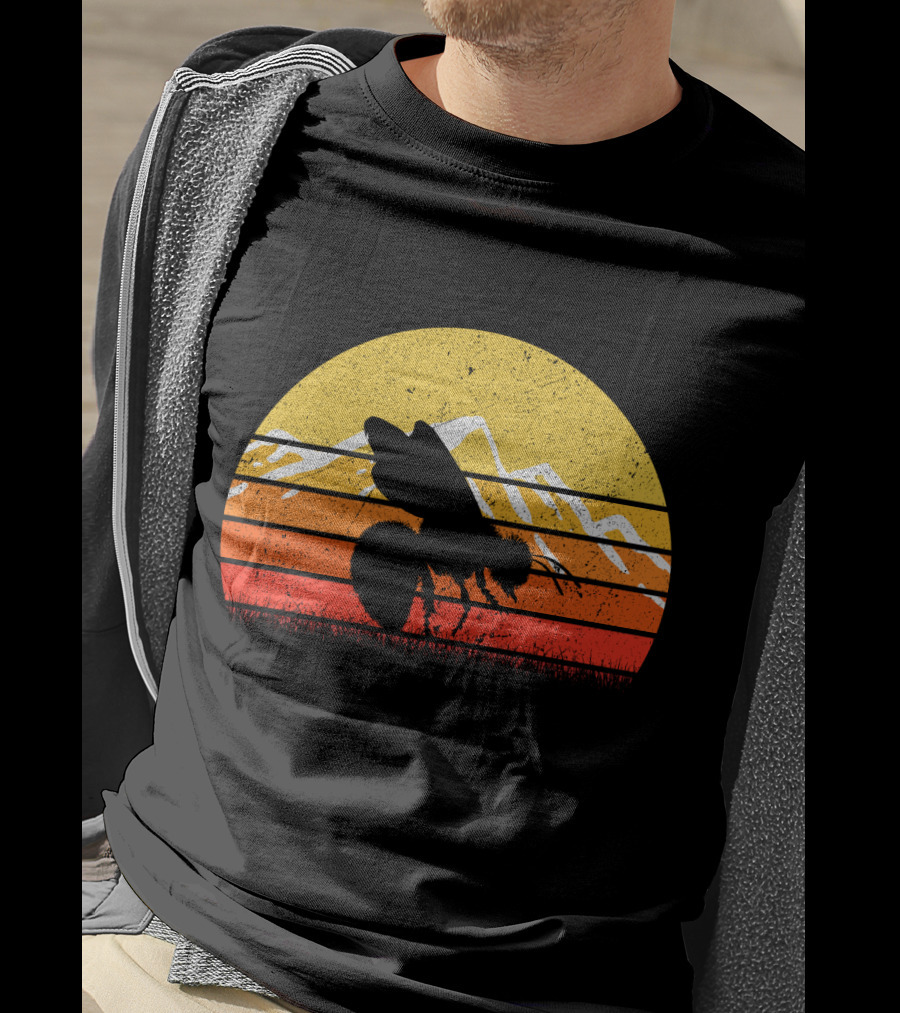 Retro Vintage Bee Sunburst With Mountain T-Shirt