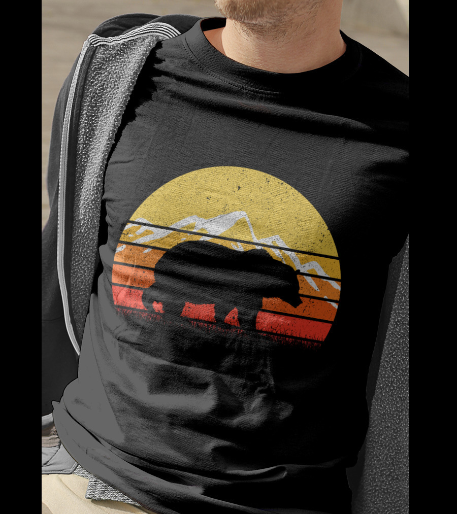 Retro Vintage Bear Silhouette With Sunset And Mountain Background T-Shirt