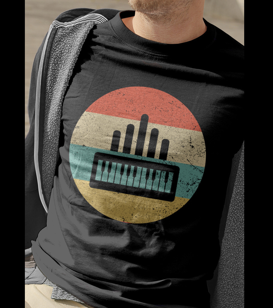 Vintage Retro Organ Keyboard With Striped Circle T-Shirt