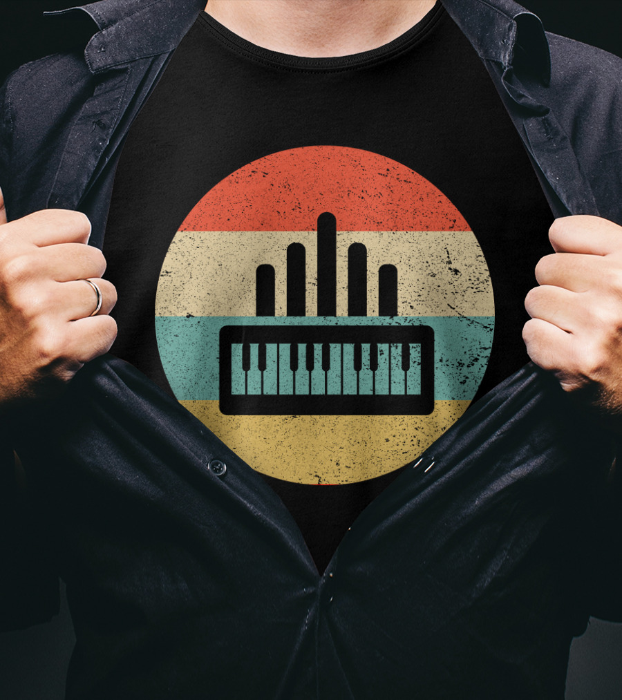 Vintage Retro Organ Keyboard With Striped Circle T-Shirt