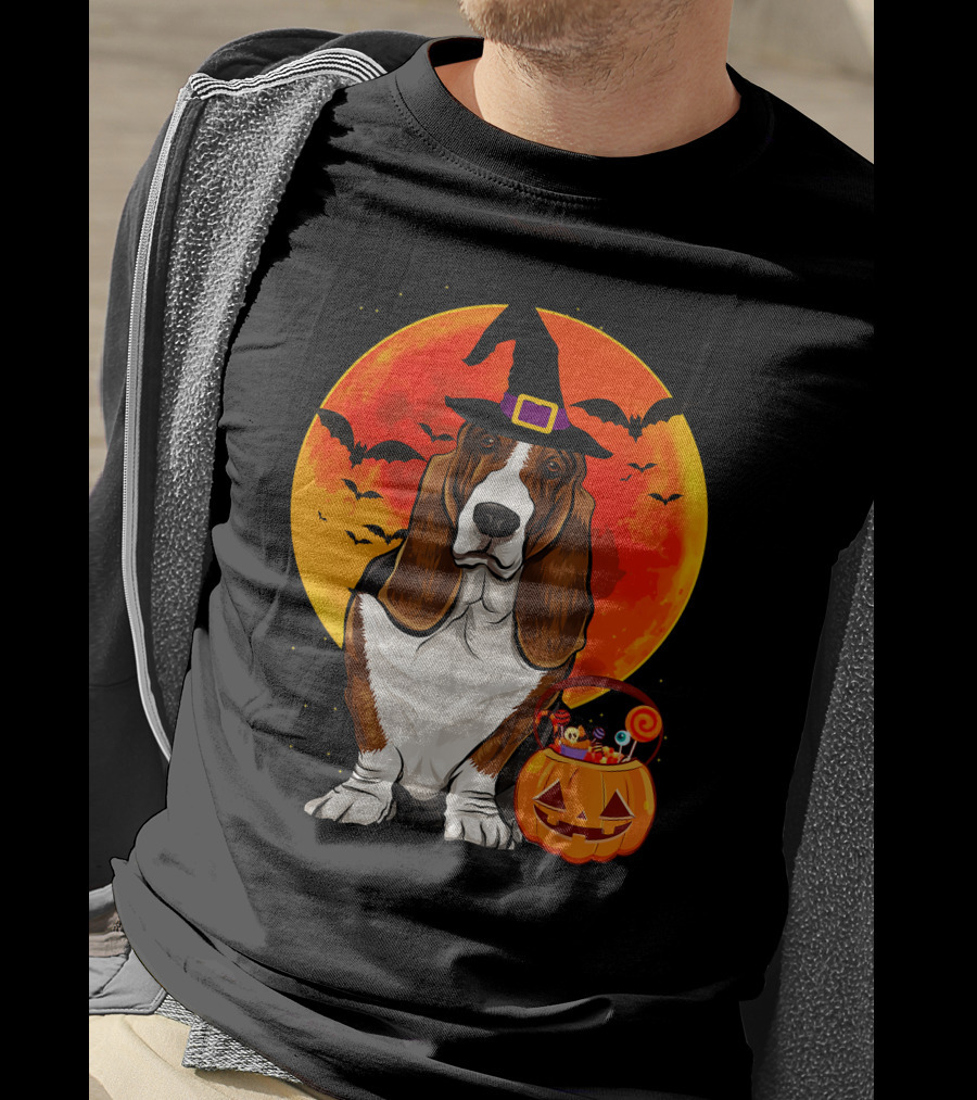 Basset Hound Witch Hat Halloween Pumpkin Candy Holder With Full Moon And Bats T-Shirt