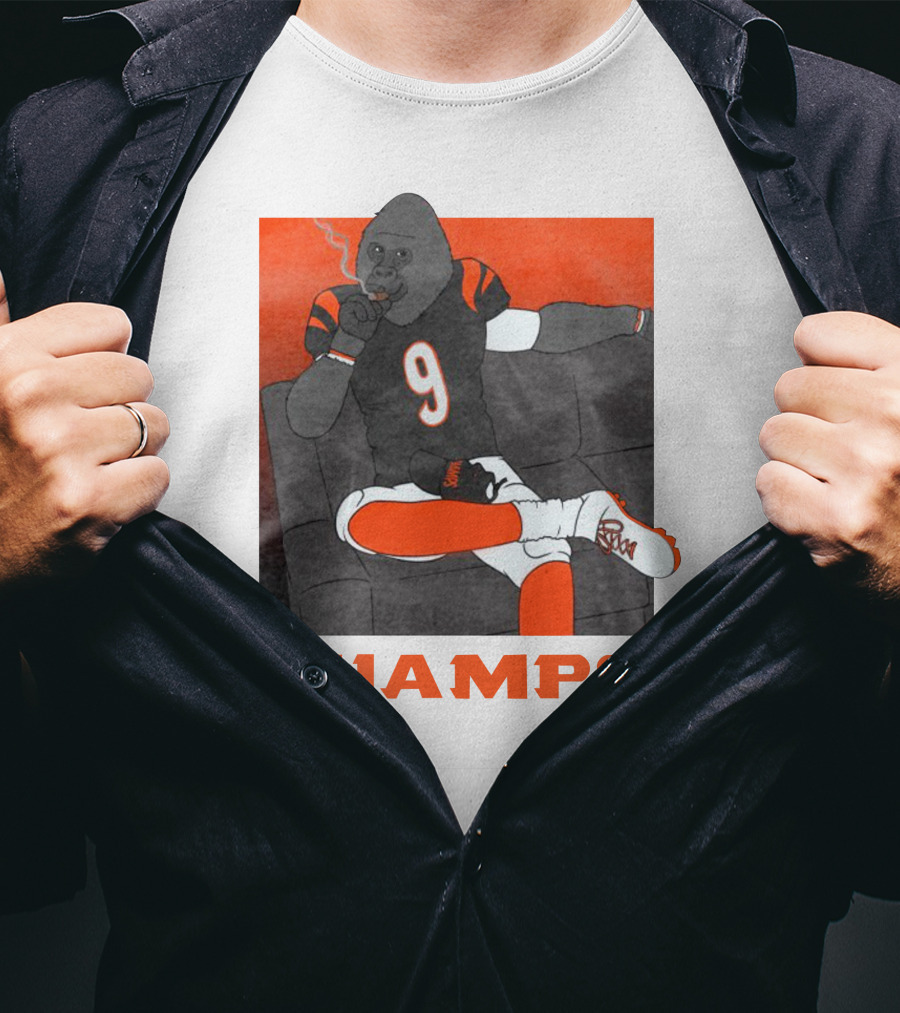 Champs Barstools Big Cat Smoking Gorilla Number 9 Football Player T-Shirt