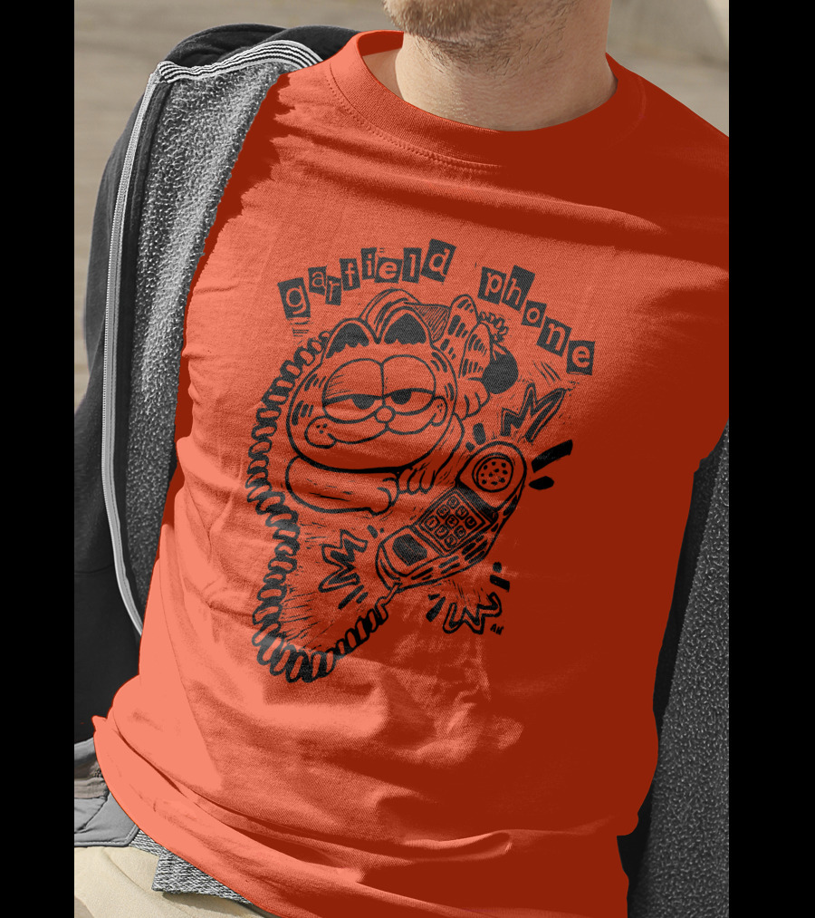 Craftsanity Shop Garfield Phone Relaxed Vintage Comic Vibe T-Shirt