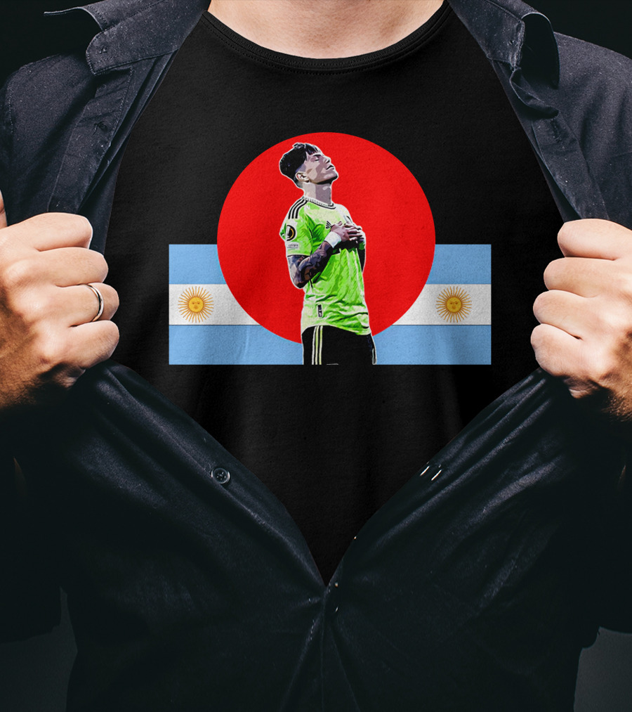 Red Manc Garnacho Argentina Soccer Pose With Flag And Sunburst T-Shirt