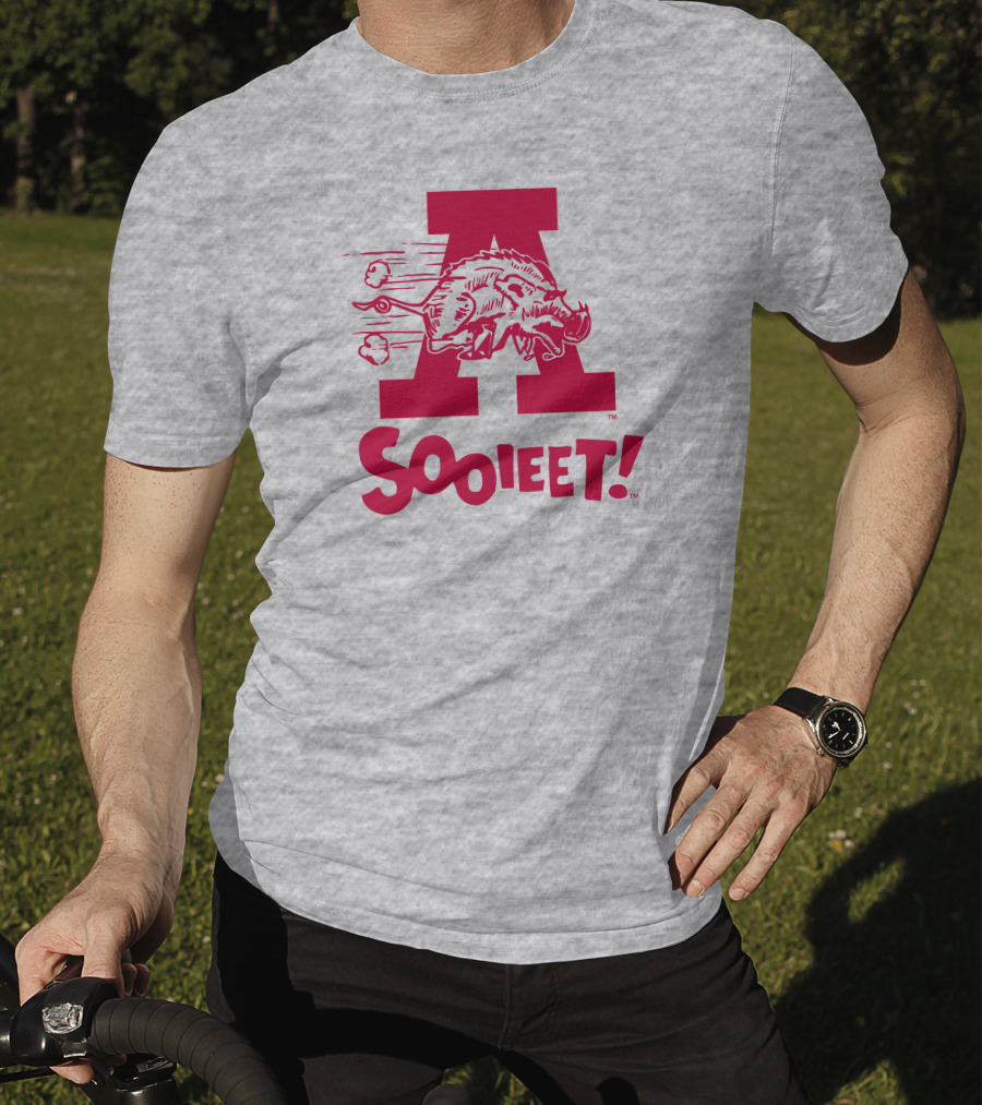 Eric Musselman Wearing Arkansas Razorbacks Logo Sooieet T-Shirt