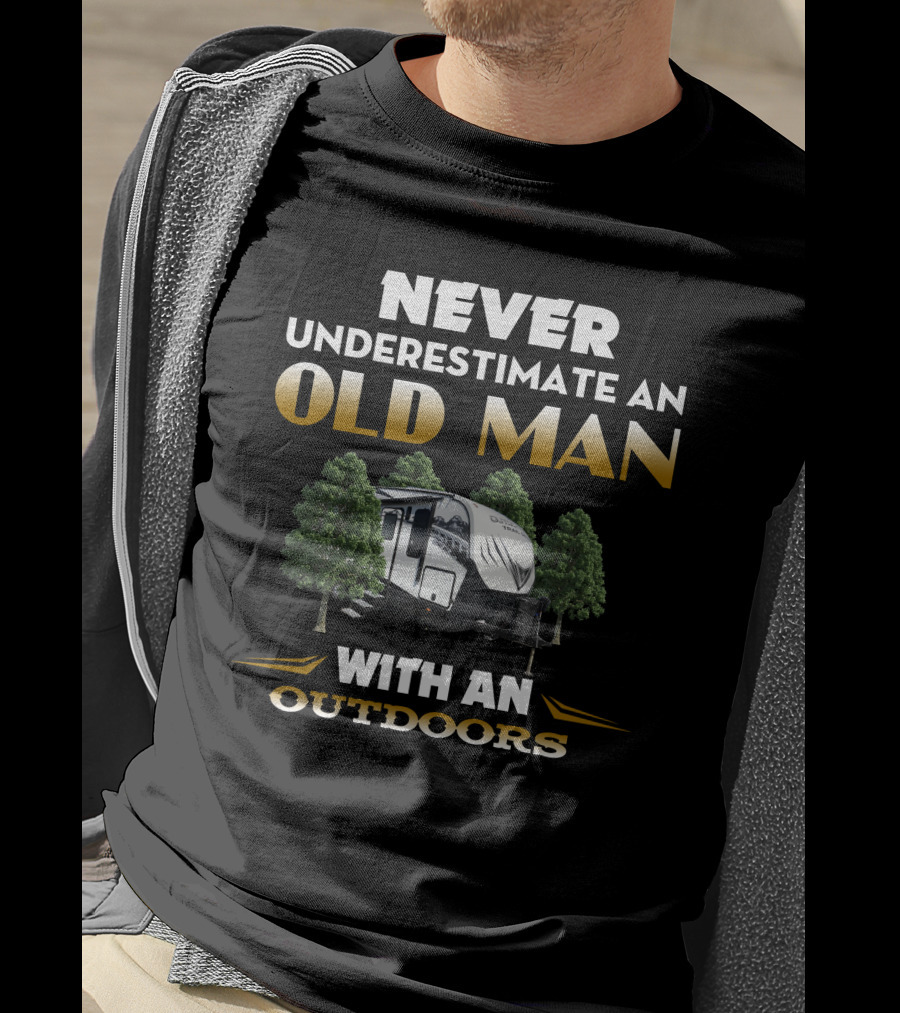 NEVER UNDERESTIMATE AN OLD MAN WITH AN OUTDOORS RV ADVENTURE T-Shirt