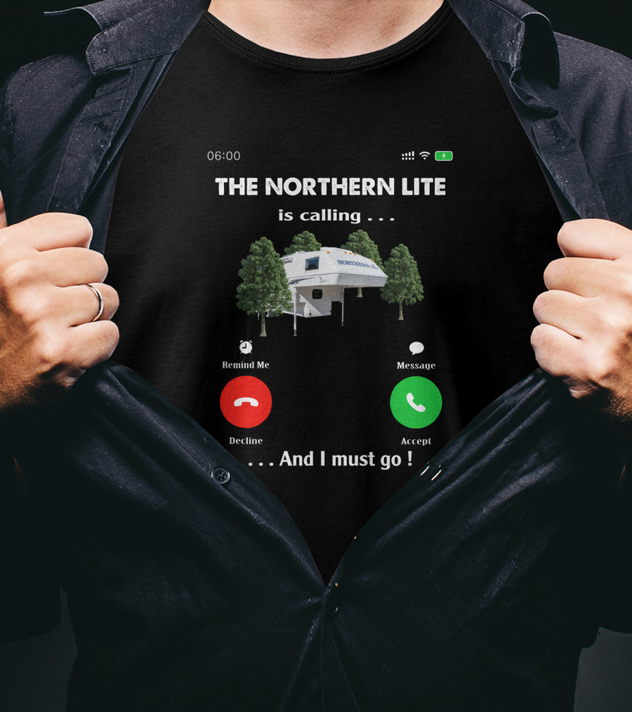 THE NORTHERN LITE IS CALLING AND I MUST GO CAMPING TRIP RV CAMPER T-Shirt