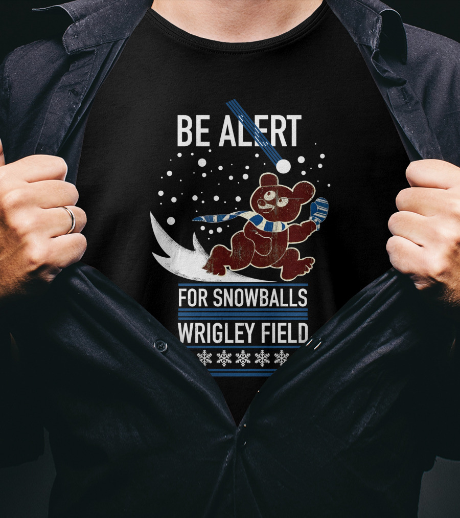 Wrigley Field Be Alert For Snowballs Bear With Scarf T-Shirt