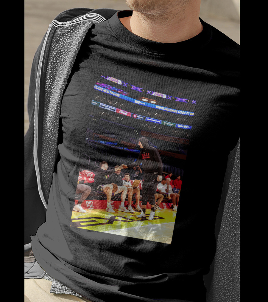 Austin Reaves And Alex Caruso NBA Courtside Handshake Bulls Lakers T-Shirt