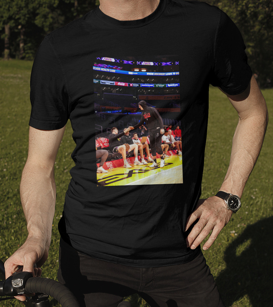 Austin Reaves And Alex Caruso NBA Courtside Handshake Bulls Lakers T-Shirt