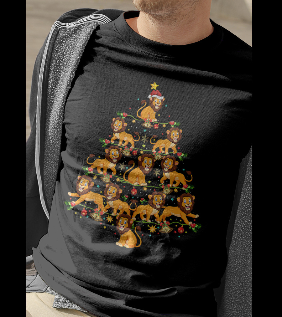Lion Lover Xmas Matching Santa Lion Christmas Tree Holiday Decoration T-Shirt