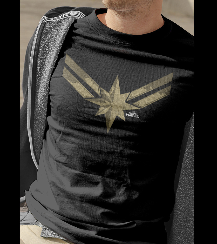Captain Marvel Simple Gold Star Emblem With Subtle Shadow T-Shirt