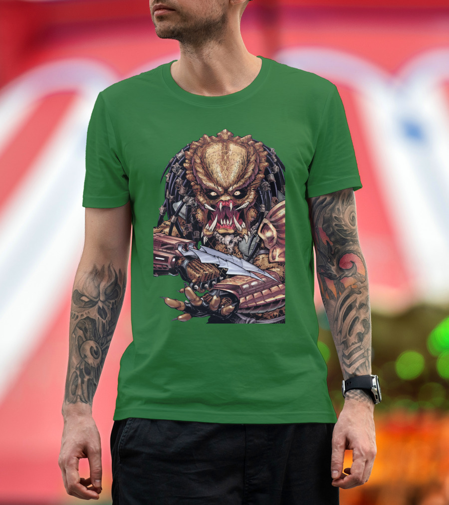 Predator Alien Holding Blade Comic T-Shirt