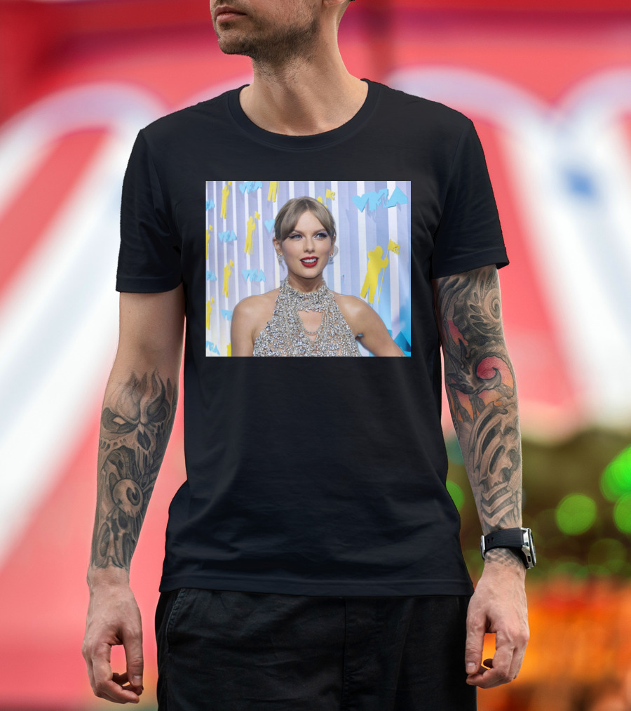Taylor Swift MTV VMA Red Carpet Look With Silver Sequin Dress T-Shirt