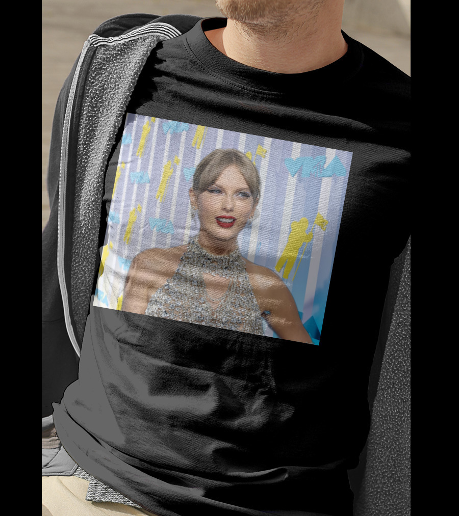 Taylor Swift MTV VMA Red Carpet Look With Silver Sequin Dress T-Shirt