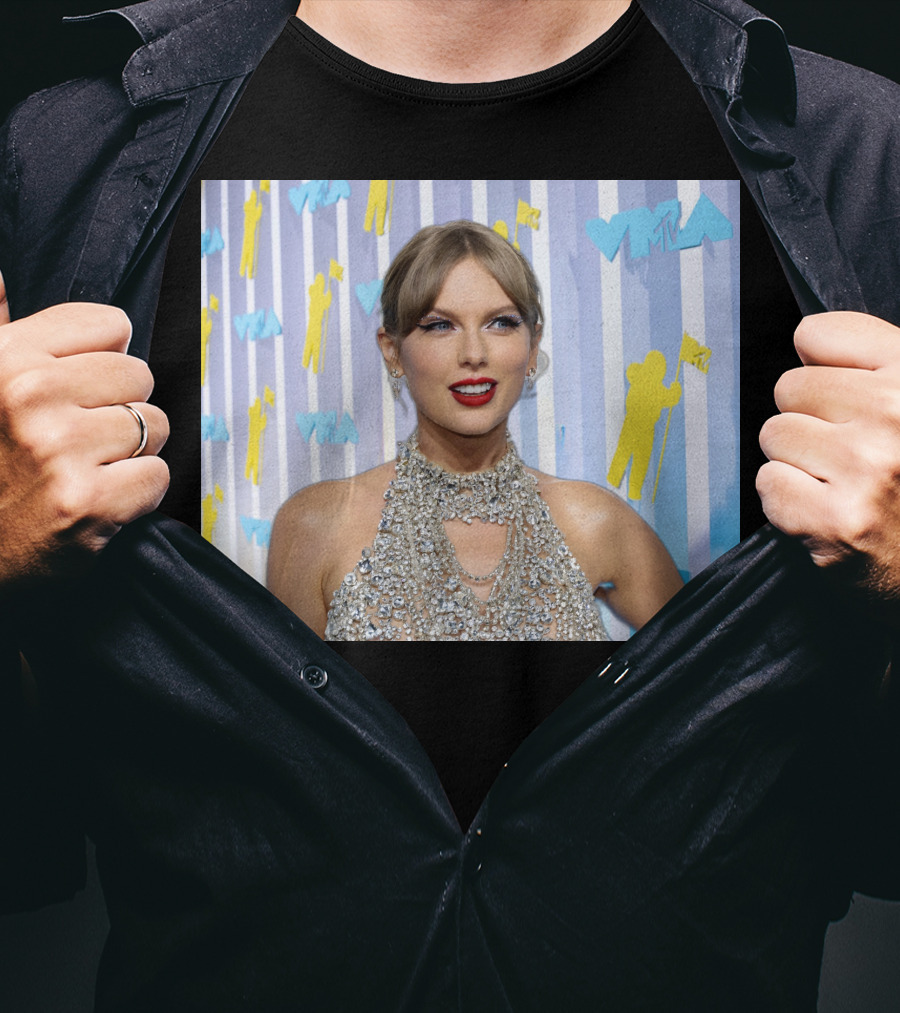 Taylor Swift MTV VMA Red Carpet Look With Silver Sequin Dress T-Shirt