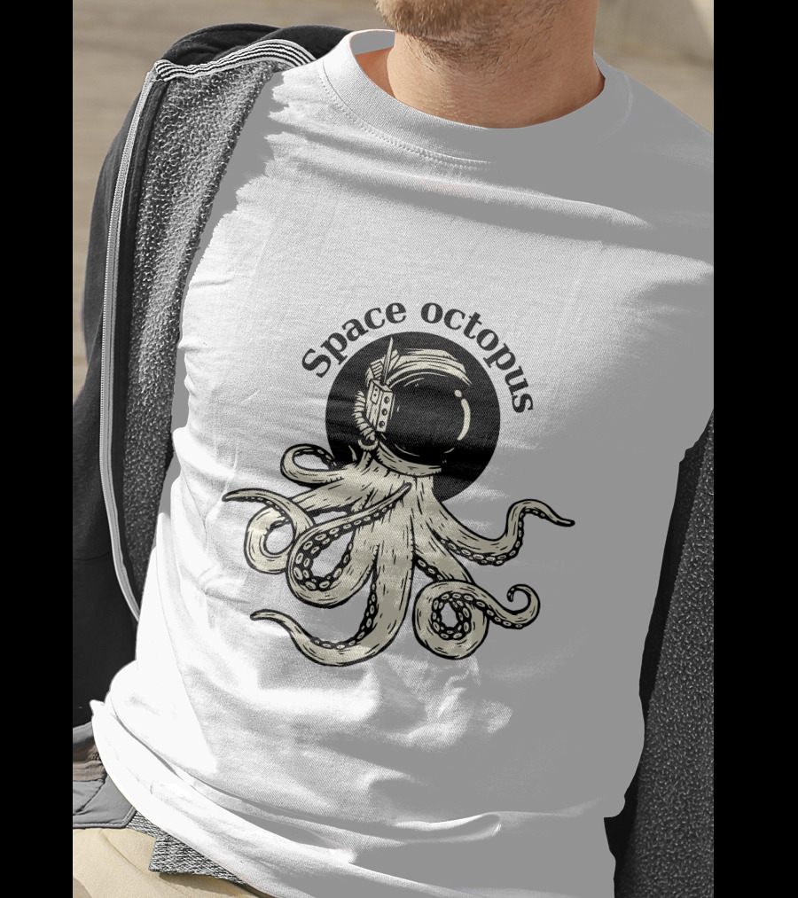 Space Octopus Astronaut Helmet Retro T-Shirt