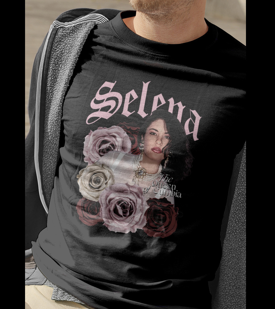 Selena The Queen Of Cumbia Surrounded By Floral Roses T-Shirt