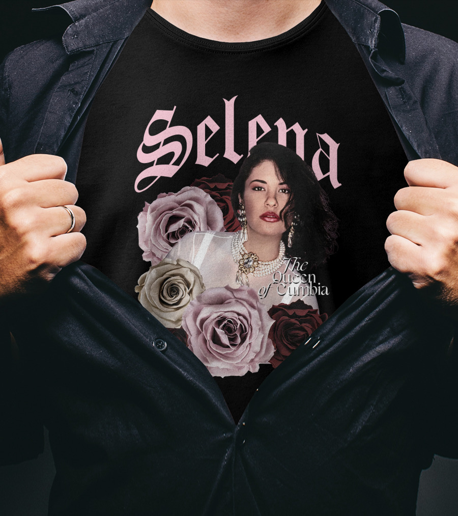 Selena The Queen Of Cumbia Surrounded By Floral Roses T-Shirt