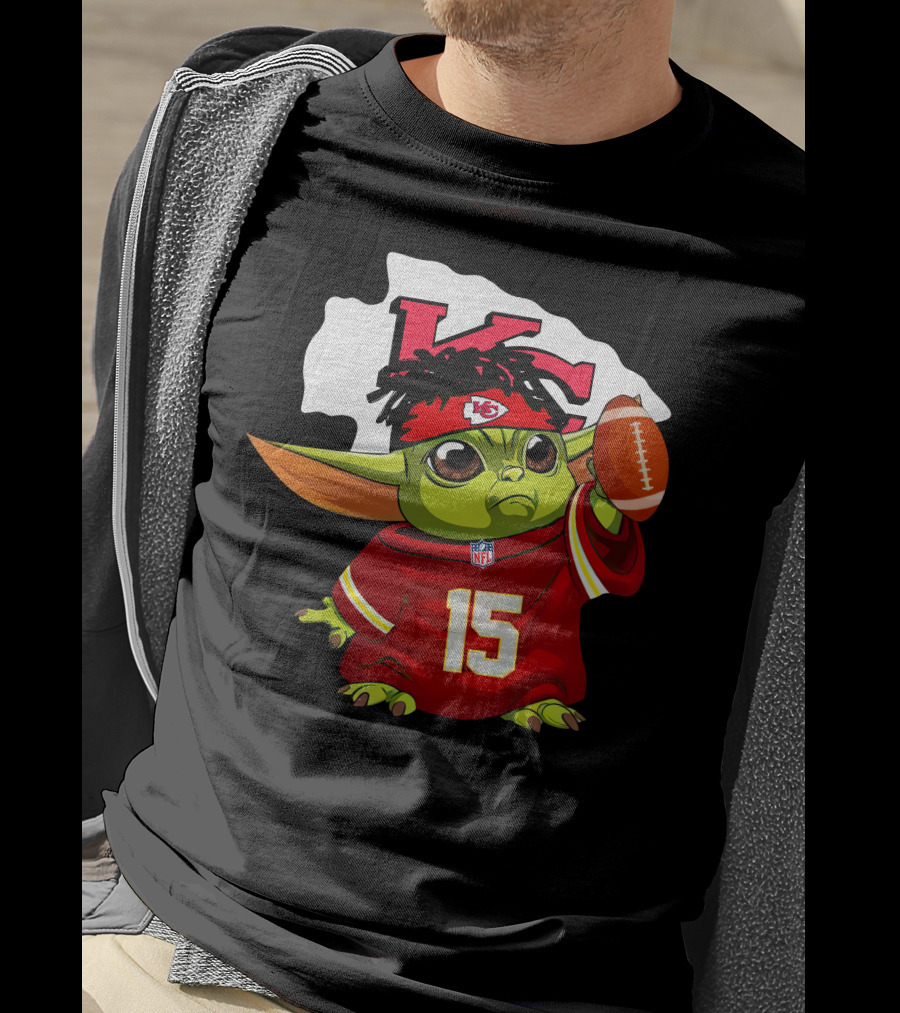 Star Wars Baby Yoda Mandalorian Kansas City Chiefs Patrick Mahomes 15 Merch T-Shirt