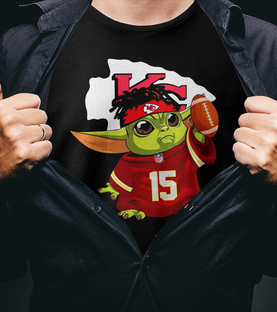 Star Wars Baby Yoda Mandalorian Kansas City Chiefs Patrick Mahomes 15 Merch T-Shirt