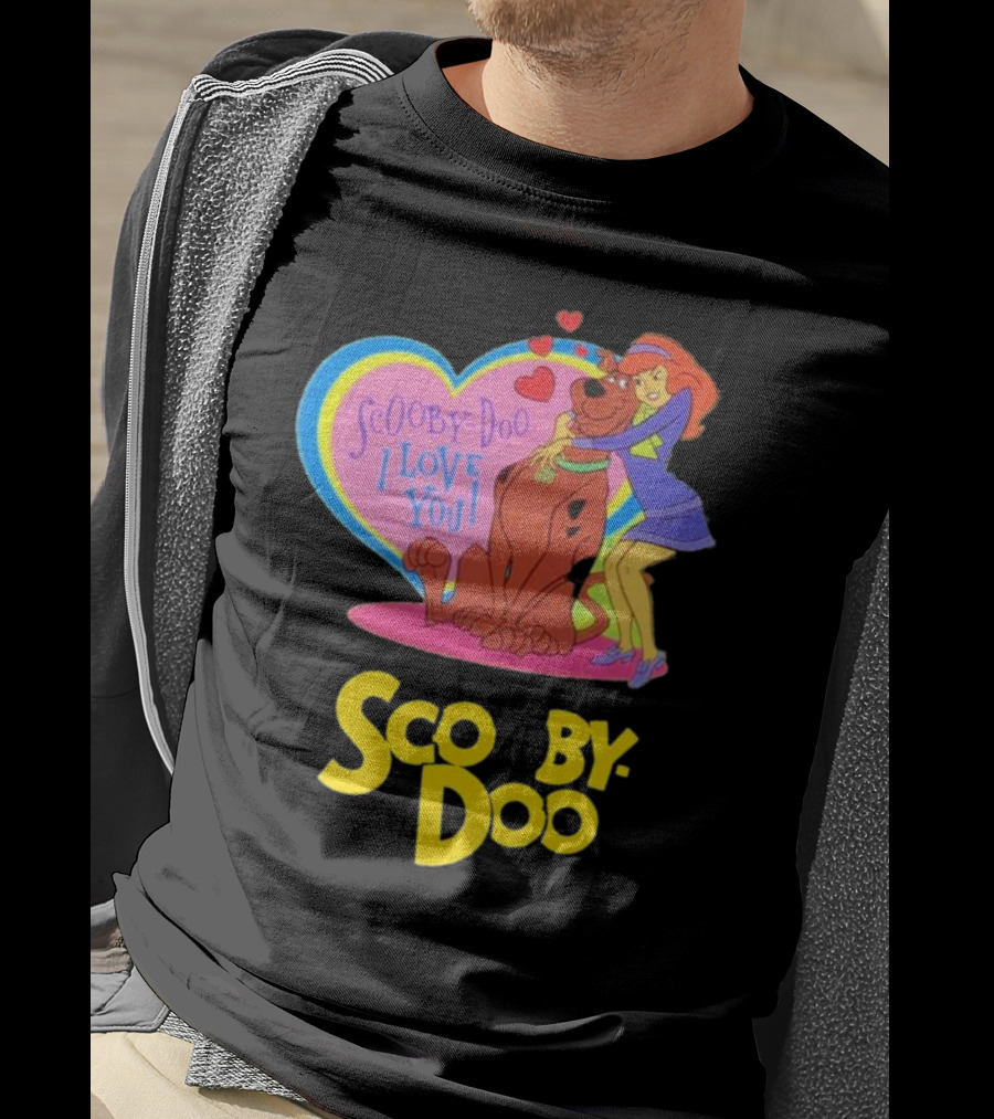 Scooby-Doo I Love You Heart And Hug With Daphne T-Shirt
