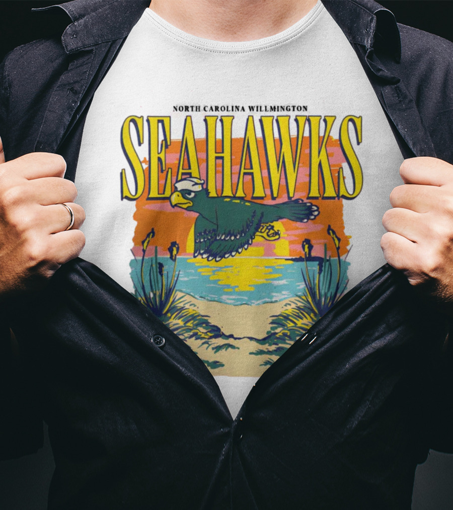 North Carolina Wilmington Seahawks Throwback Retro Beach Sunset Scene T-Shirt
