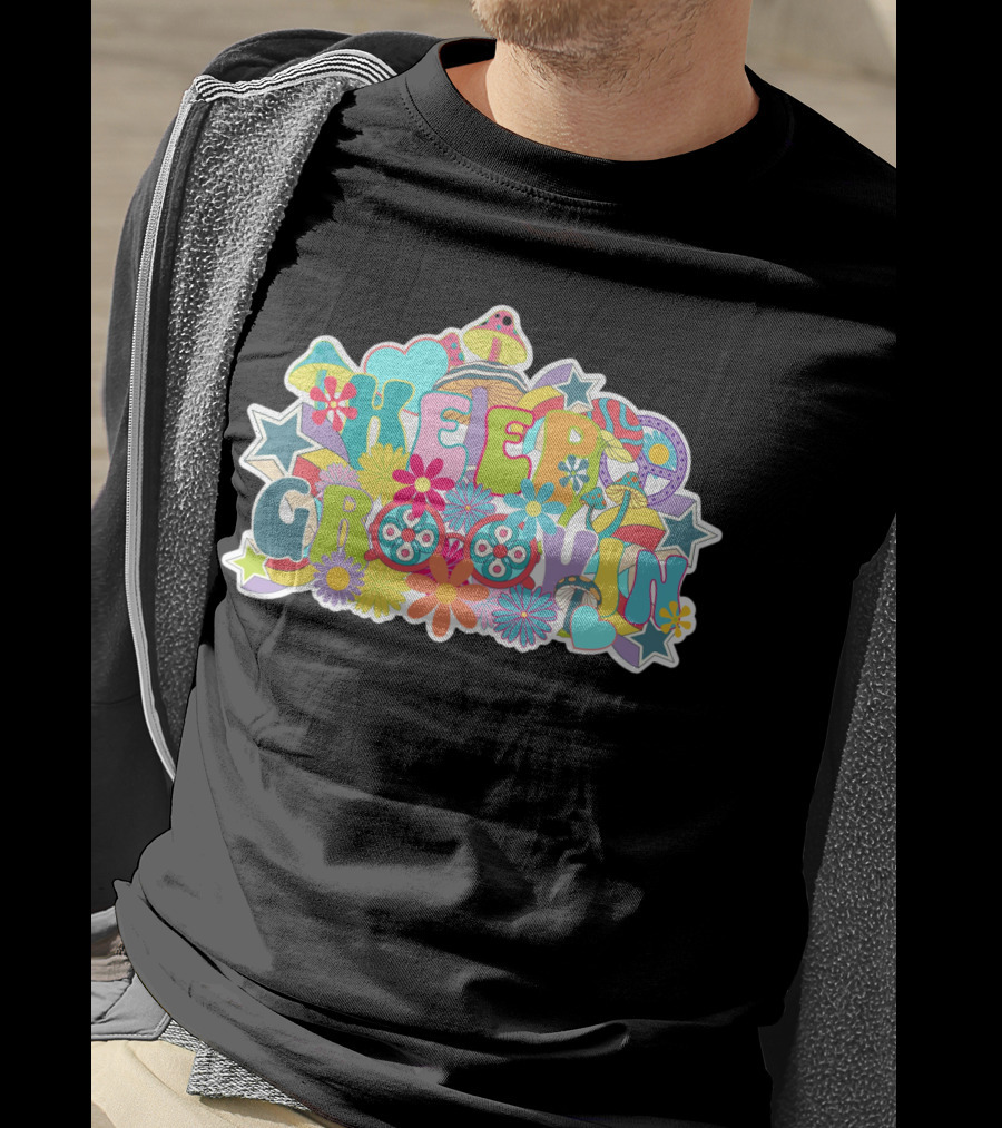 KEEP GROOVIN Psychedelic Flowers And Stars Retro Vibes T-Shirt