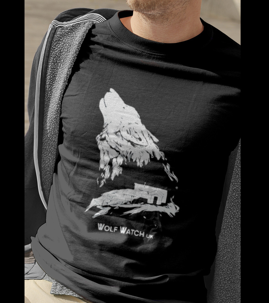 Wolf Watch UK Howling Wolf Nature Scene T-Shirt