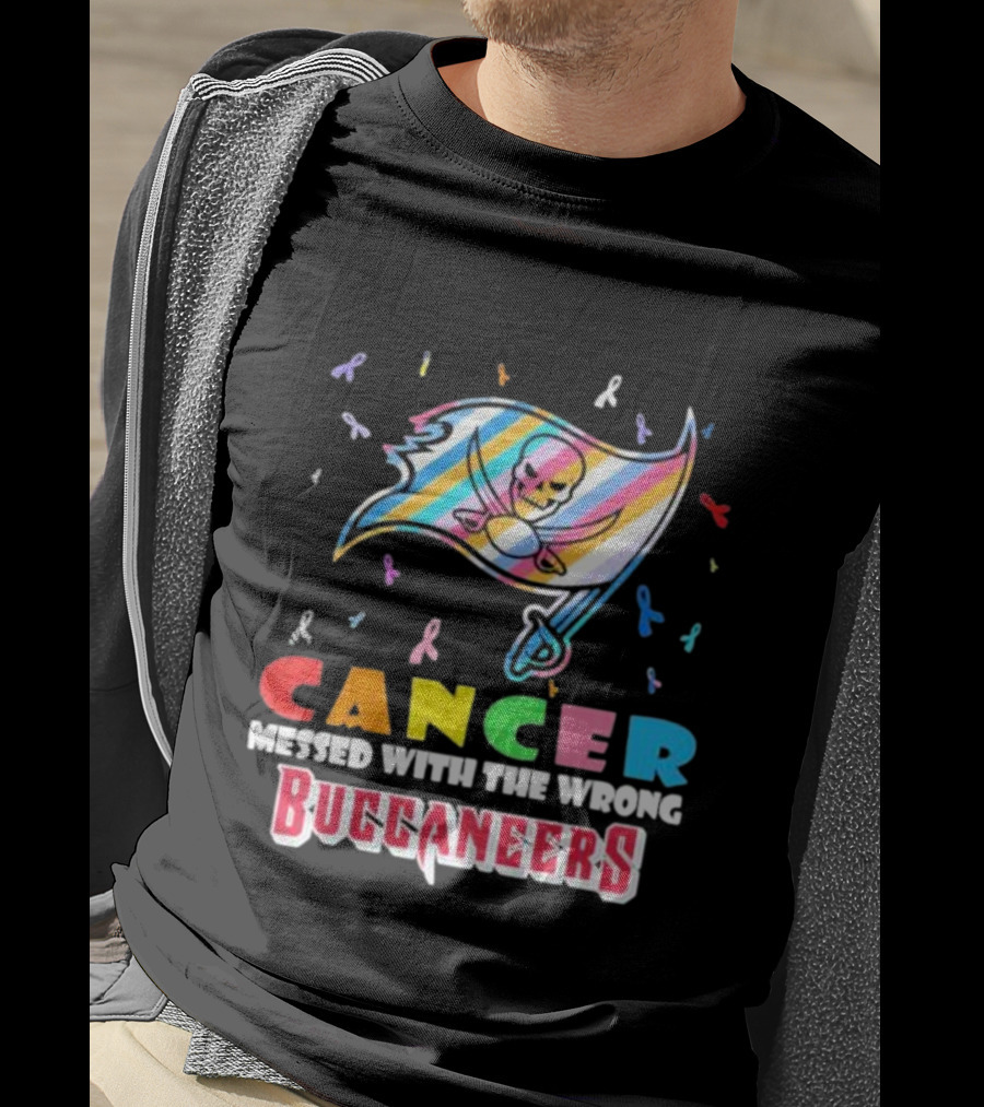 Cancer Messed With The Wrong Buccaneers Rainbow Skull Flag And Ribbons T-Shirt