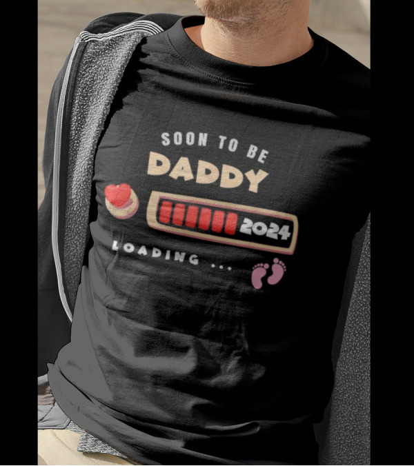 Soon To Be Daddy Loading 2024 Pregnancy Announcement T-Shirt