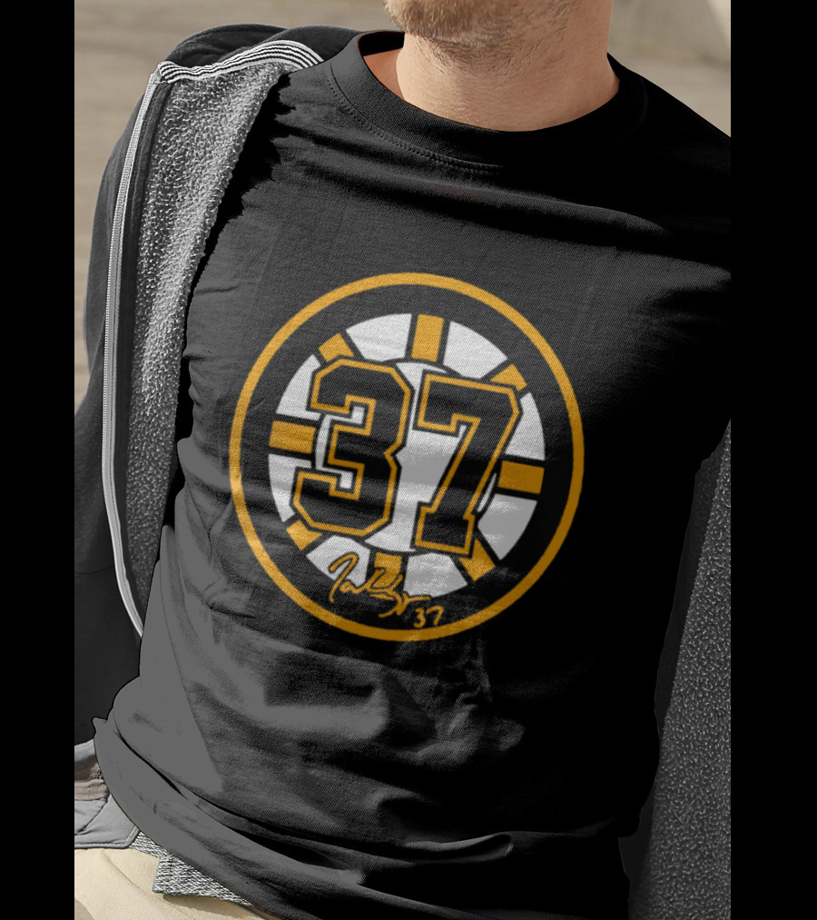 Bergeron 37 Boston Bruins Hockey Circular Emblem With Signature T-Shirt