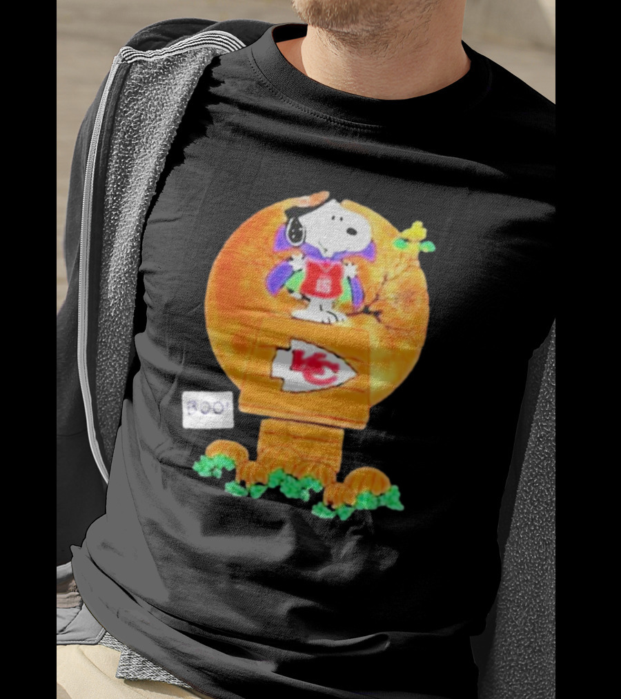 Snoopy Woodstock Witch Boo Kansas City Chiefs Halloween Peanuts Charlie Brown 15 T-Shirt