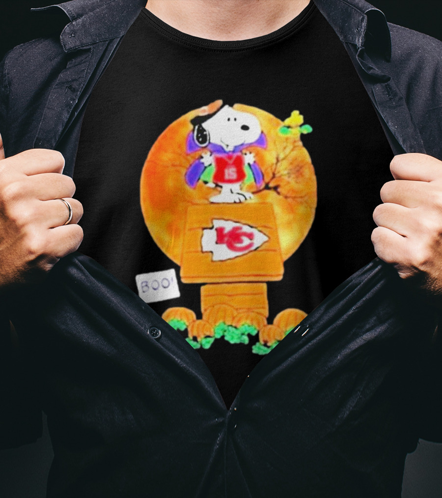 Snoopy Woodstock Witch Boo Kansas City Chiefs Halloween Peanuts Charlie Brown 15 T-Shirt