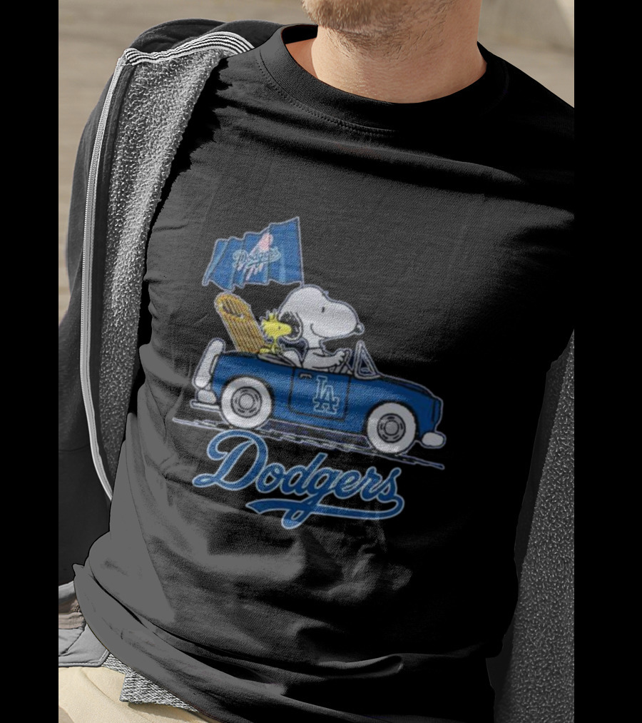Snoopy And Woodstock Driving LA Dodgers Car With Flag T-Shirt