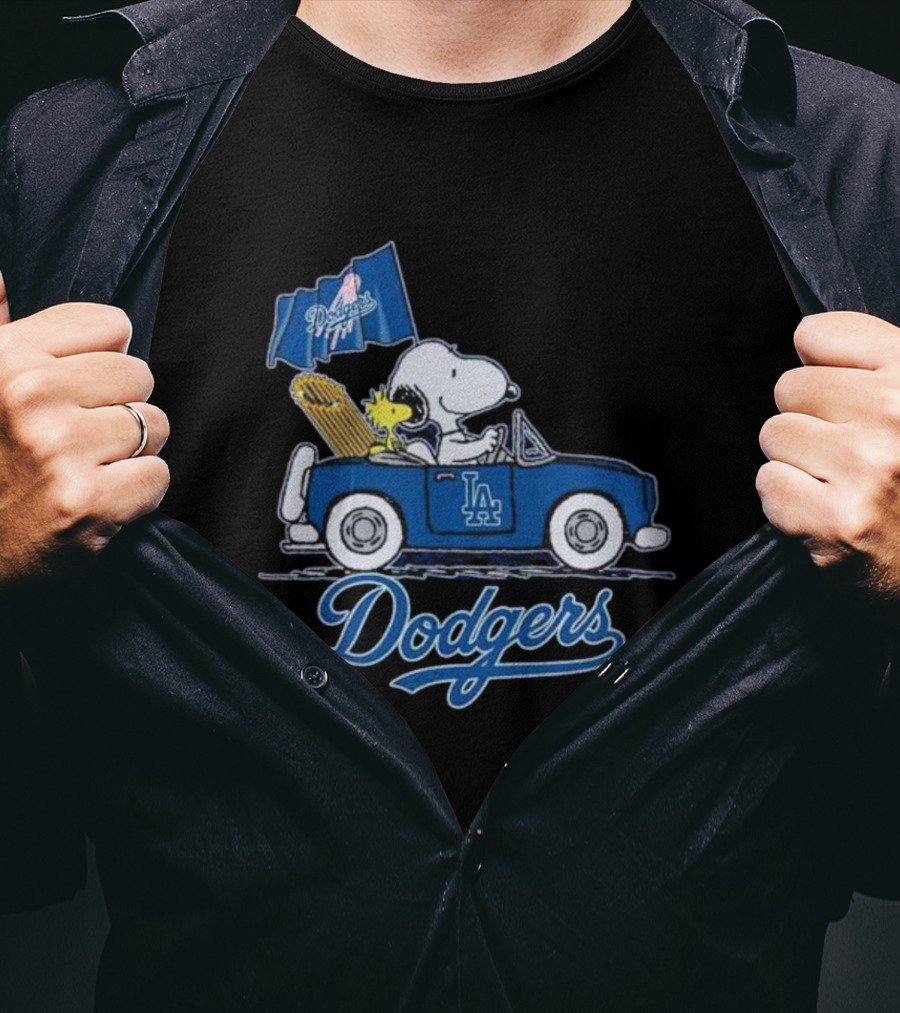 Snoopy And Woodstock Driving LA Dodgers Car With Flag T-Shirt